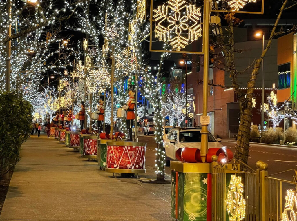 Bellevue Holiday Lights, Santa and Music BELLEVUE HOTEL SPACIOUS